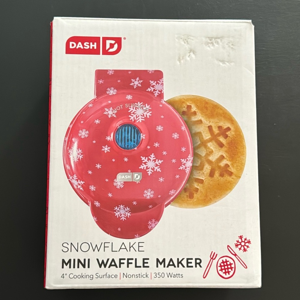 NEW: DASH Snowflake Mini Waffle Maker - Christmas Winter Holiday Kitchen